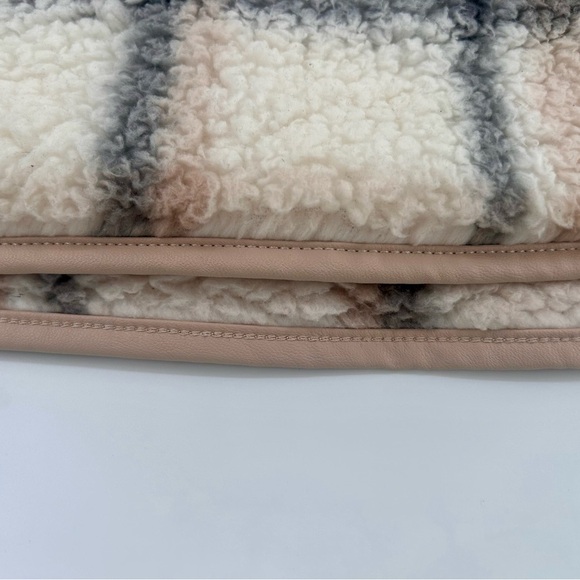 Abercrombie & Fitch Plaid / Sherpa Fleece / Quarter-Zip/ Jacket Pullover - Picture 8 of 10